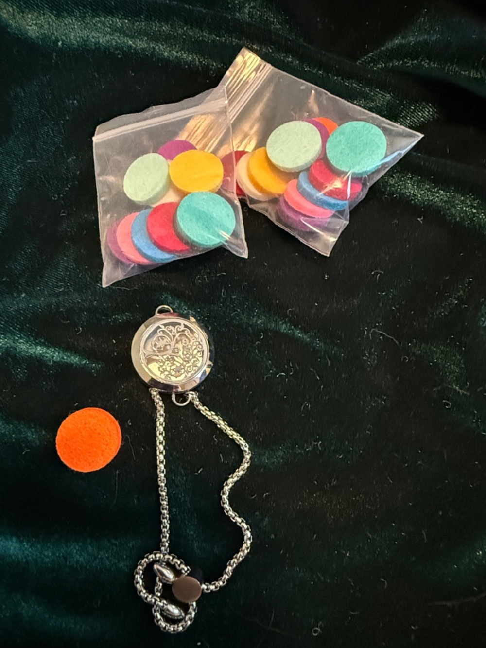 Amazon Silver Aromatherapy Locket Bracelet with Multicolor Felt Pads